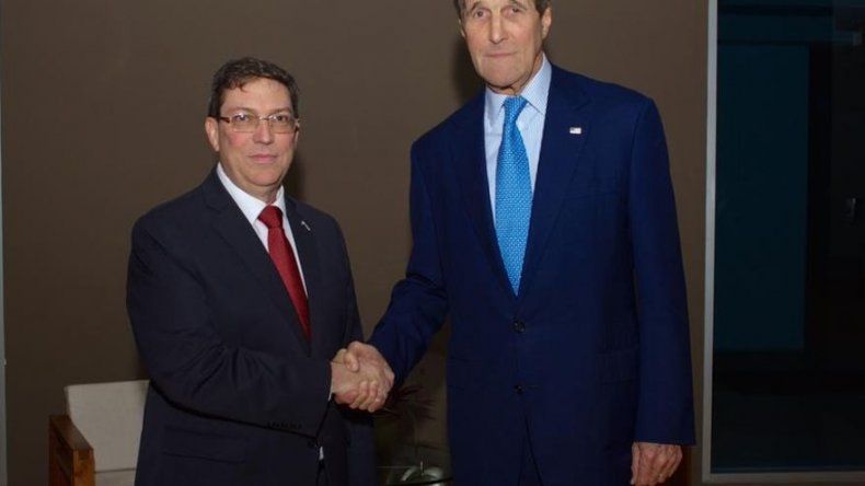 Kerry y el canciller cubano protagonizan un encuentro histórico en Panamá