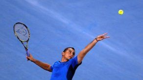 Djokovic y Almagro disputarán la final de Abu Dabi