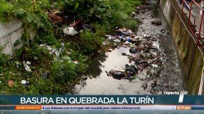 Gran cantidad de basura en quebrada ubicada en La Turín
