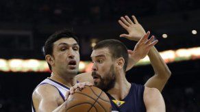 Grizzlies aturden a los Warriors 128-119 en tiempo extra