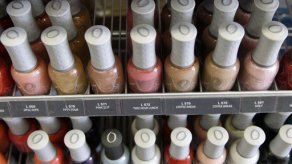 California: hallan sustancias tóxicas en esmaltes de uñas