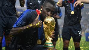 Blaise Matuidi anunció su retiro oficial