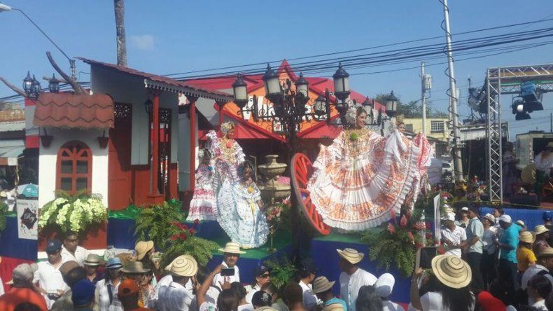 Desfile de las Mil Polleras 2015