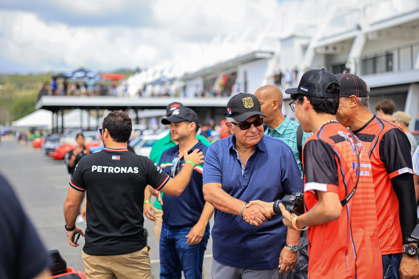 El presidente Mulino asistió a la Carrera Internacional 2025 en el Autódromo de Panamá.