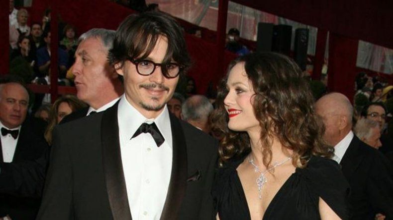 Familiares de Johnny Depp quieren que se reconcilie con Vanessa Paradis