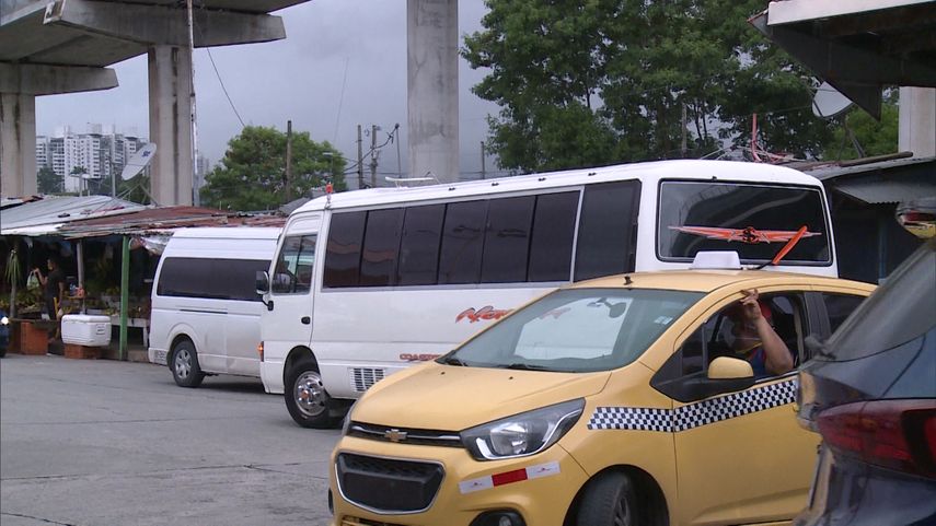 Transportistas del sector colectivo y selectivo serán beneficiados con el congelamiento del precio del galón de combustible.