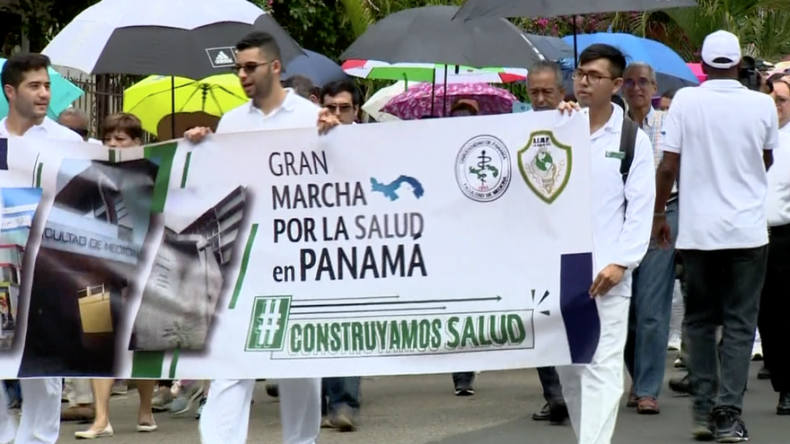 Estudiantes de Facultad de Medicina de la UP marchan para exigir construcción de nuevo edificio
