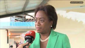 Molinar asiste a escuela modelo en Pacora y habla del Decreto 920