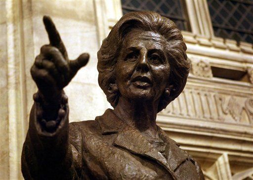 Piden a legisladores británicos no tocar estatua de Thatcher