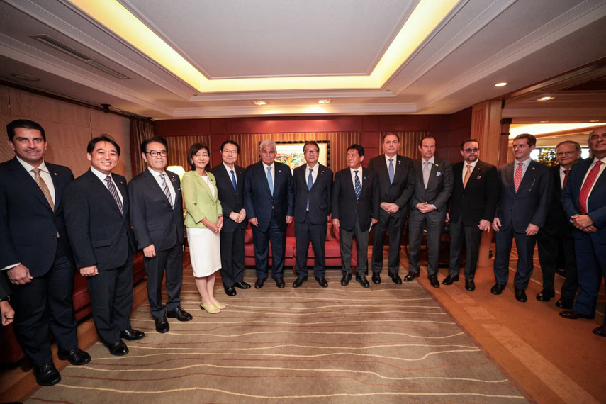 Presidente Mulino en Tokio