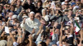 El papa recibió a supervivientes de la tragedia de Lampedusa El papa recibió a supervivientes de la tragedia de Lampedusa