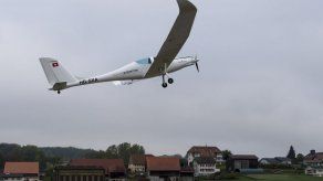 Un nuevo avión solar completa 1er vuelo