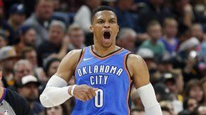 Westbrook consigue ‘triple doble’; Thunder hila 4to triunfo