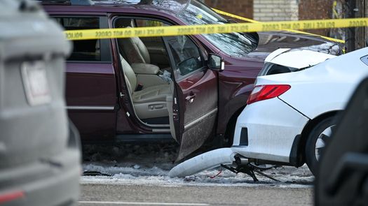 El auto en el que una mujer asesinada por un agente de Inmigración y Aduanas (ICE) en Minnesota, EE.UU. El auto en el que una mujer asesinada por un agente de Inmigración y Aduanas (ICE) en Minnesota, EE.UU.