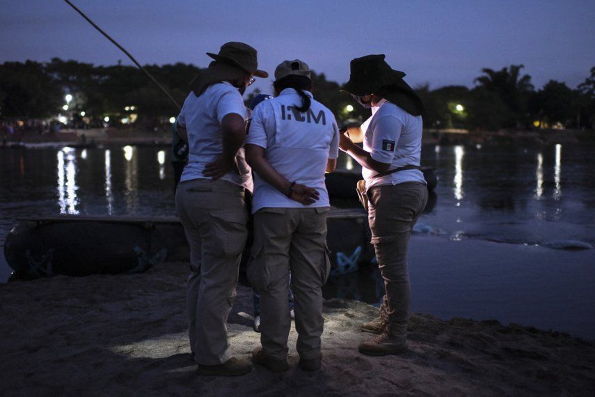 Los migrantes fueron trasladados a las instalaciones del INM donde recibieron alimentación.