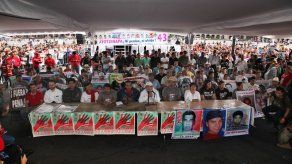 Madres de Ayotzinapa hacen clamor al papa Madres de Ayotzinapa hacen clamor al papa