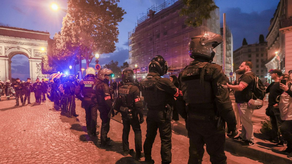 Justicia francesa investiga amenazas contra policía que baleó a joven.