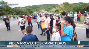 Indígenas de la Comarca Ngäbe Buglé mantienen cierre de la vía Interamericana en Veraguas