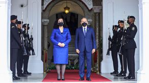 La Presidenta de Kosovo, Vjosa Osmani-Sadriu, fue recibida por su homólogo panameño, Laurentino Cortizo, en el palacio presidencial.