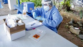 Las autoridades de salud han aumentado los puntos fijos de hisopado para detectar más casos de COVID-19.