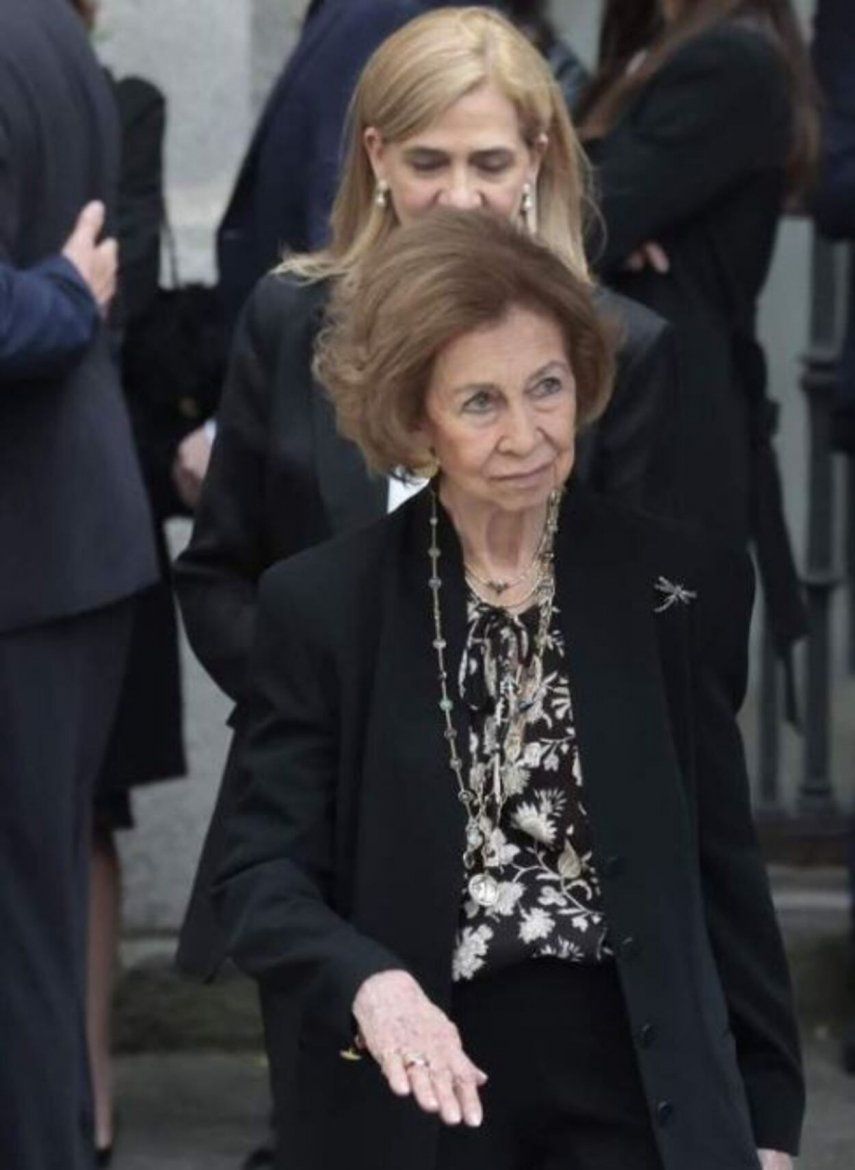 Reina Sofía sigue internada