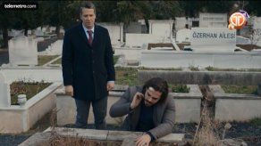 Selim llega a la tumba donde están sus verdaderos padres