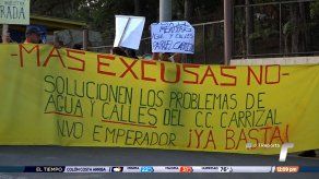 Moradores de la barriada El Carrizal salen a protestar por falta de agua