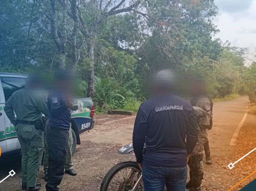 Policía captura cuatro cazadores con armas y perros de caza en el Parque Nacional de Chagres
