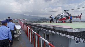 El cuerpo fue evacuado en helicóptero a un hospital de Katmandú, donde los médicos tenían previsto realizar una autopsia.
