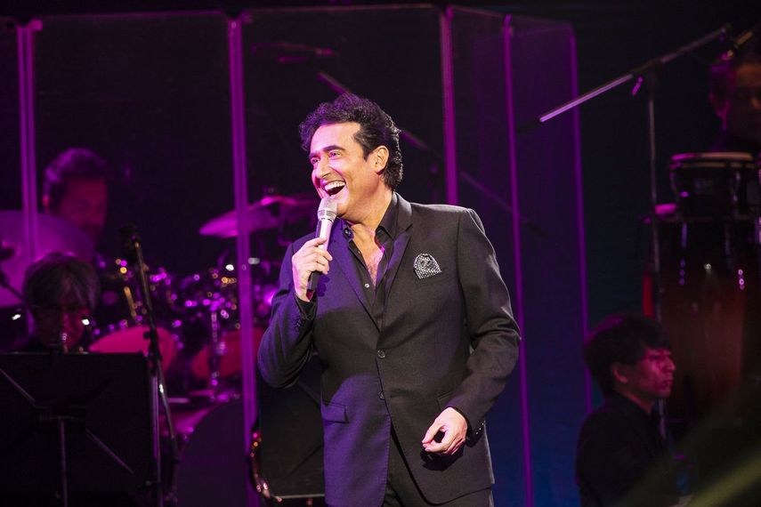 El grupo Il Divo confirmó el deceso del cantante a través de su cuenta de Twitter.