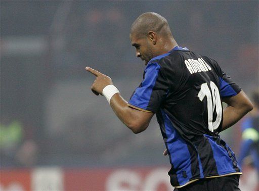 Mourinho vuelve a excluir a Adriano del Inter
