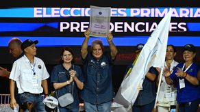Marta Linares de Martinelli junto al expresidente Ricardo Martinelli en las elecciones primarias del partido Realizando Metas.