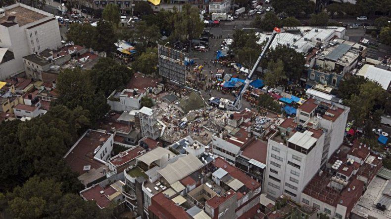 Suman 318 los muertos por sismo de 7,1 en México