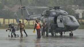 Un fuerte ciclón deja al menos 8 muertos en el sur de India
