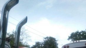 Transportistas cierran vía en San Vicente en protesta por operativo de la ATTT Transportistas cierran vía en San Vicente en protesta por operativo de la ATTT