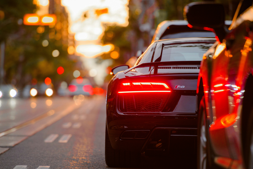 Diputado José Luis Varela plantea restricciones en autos.