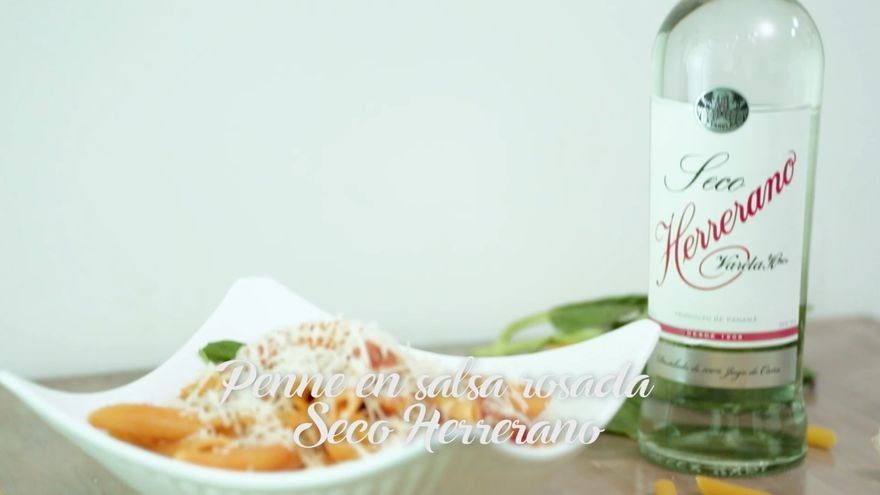 Pasta con salsa rosada y seco