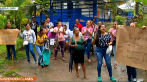 Padres de familia denuncian supuestos actos de culto en un centro educativo.