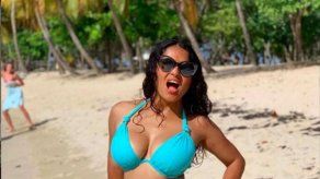 Salma Hayek deslumbra en bikini