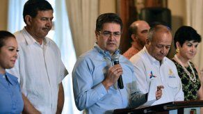 Presidente hondureño critica condena de su hermano basada en testimonios de asesinos