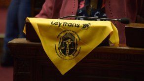 Uruguay sanciona ley de derechos para personas trans