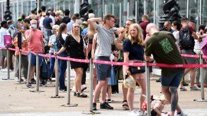 Según los últimos datos oficiales suministrados por el ministerio británico de Sanidad el número de contagios registrados en el Reino Unido en 24 horas de enfermos que se sometieron a una prueba de laboratorio fue de 10.476.