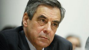 Abogados del candidato francés Fillon piden a justicia que abandone investigación ilegal