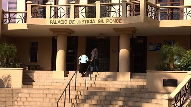 Magistrados de la Corte reunidos evaluando investigar a Martinelli