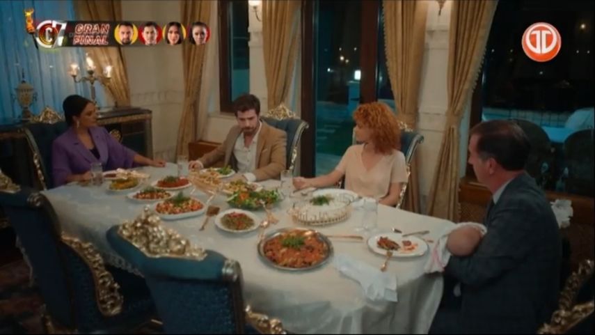 MUJERES | La señora Ruchan no soporta más a Mine en su casa