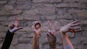 Descubre qué es la agamia en las relaciones de pareja