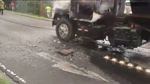 Cortocircuito provoca incendio en camión en Villa Cáceres