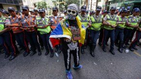 Diálogo en Venezuela reinicia bajo amenaza de fracaso