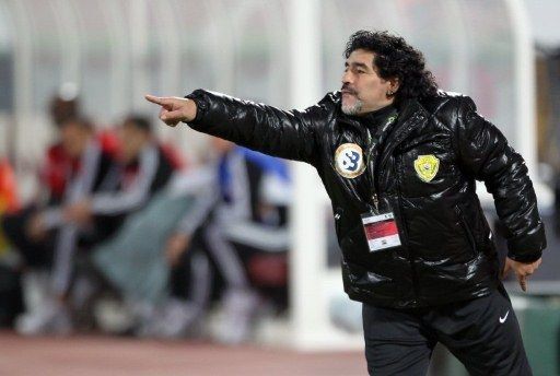 Maradona advierte que podría irse del club Al Wasl