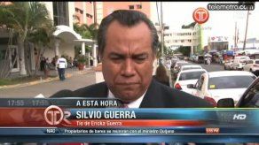 ¿Qué hacía un escolta maniobrando un arma dentro de un Ministerio?